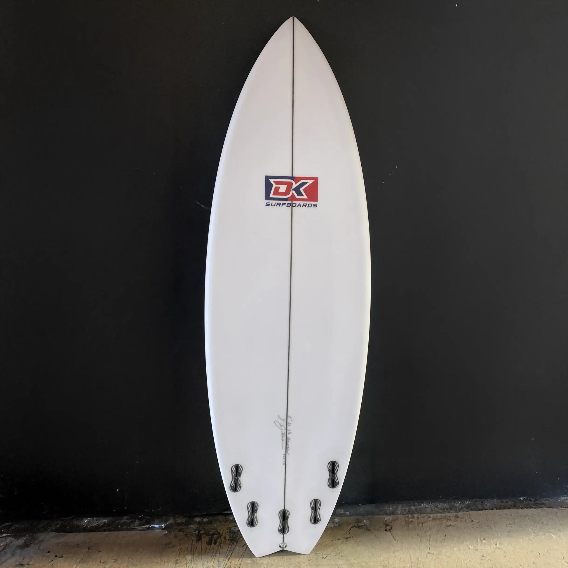 Generator 5’11” x 20 x 2 1/2 5 Fin FCS2 Back